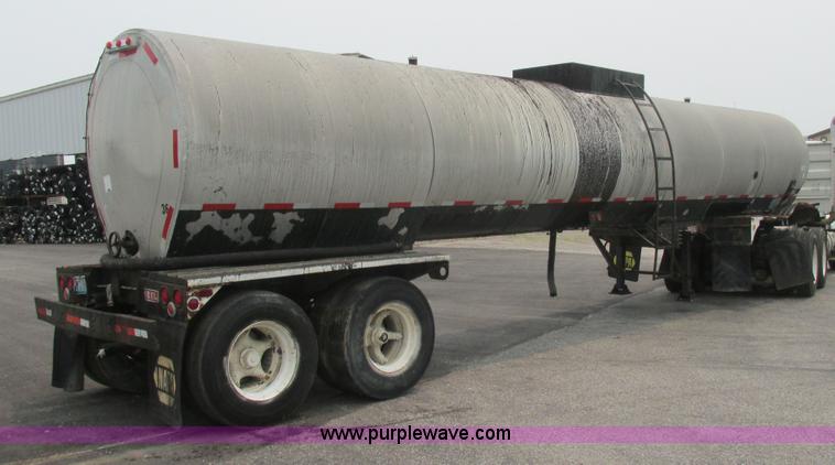 image for item BS9144 1967 Heil tank trailer