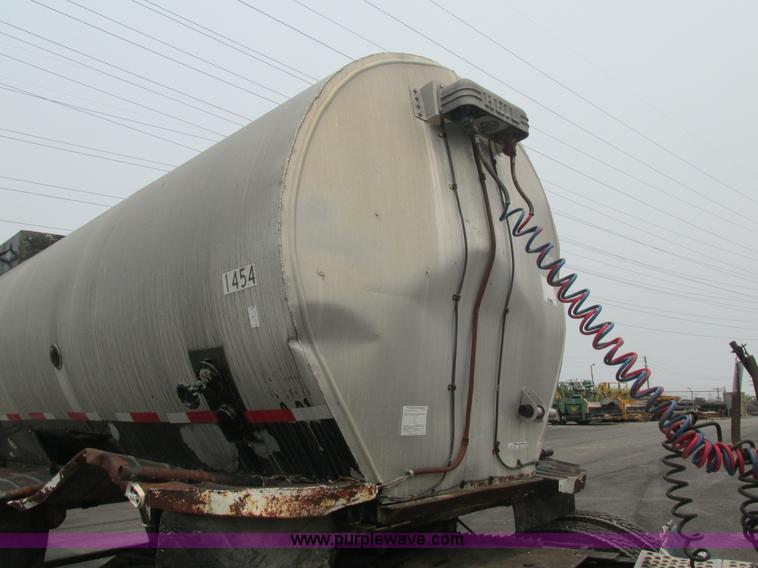 image for item BS9144 1967 Heil tank trailer