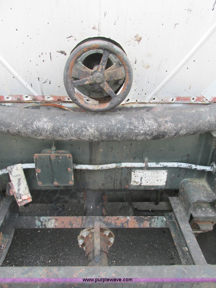 image for item BS9144 1967 Heil tank trailer