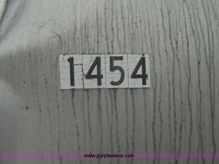 image for item BS9144 1967 Heil tank trailer