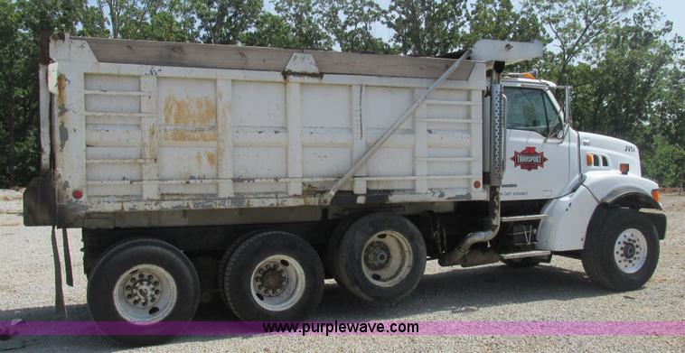 image for item BS9146 1999 Sterling L9511 dump truck