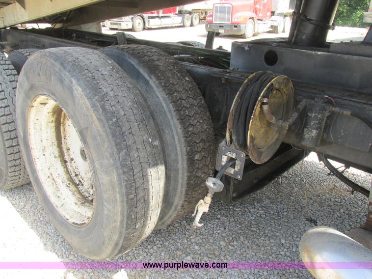 image for item BS9146 1999 Sterling L9511 dump truck