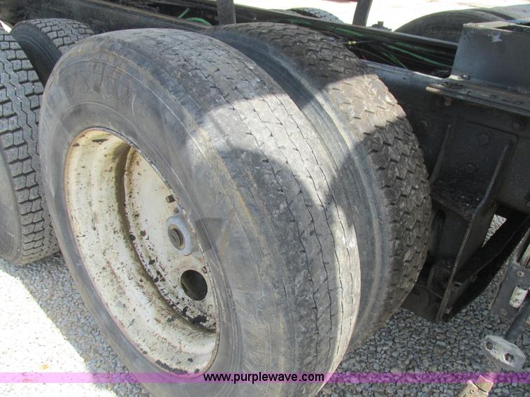 image for item BS9146 1999 Sterling L9511 dump truck