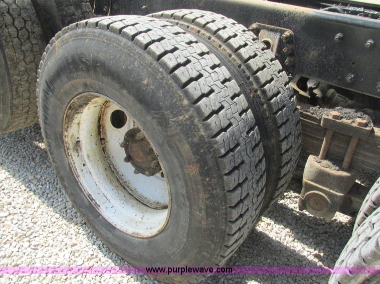 image for item BS9146 1999 Sterling L9511 dump truck