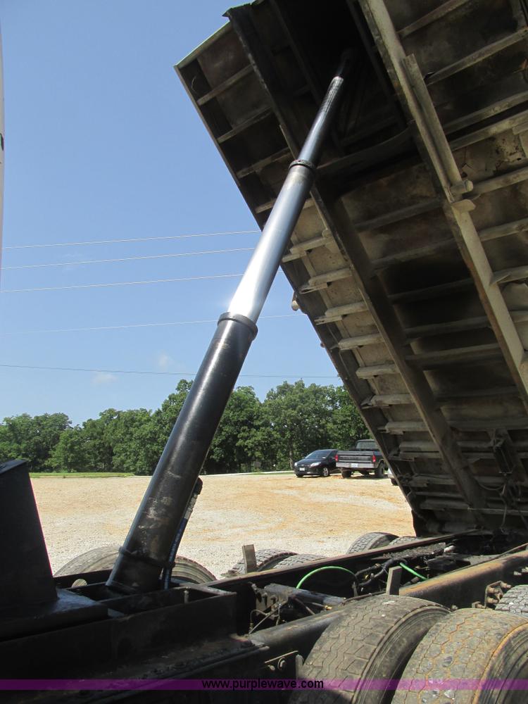 image for item BS9146 1999 Sterling L9511 dump truck