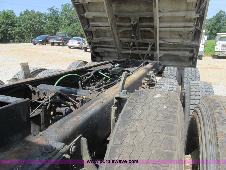 image for item BS9146 1999 Sterling L9511 dump truck