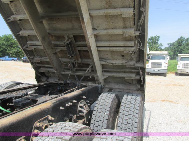 image for item BS9146 1999 Sterling L9511 dump truck