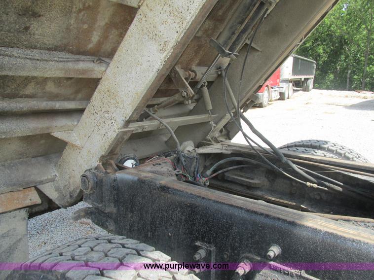 image for item BS9146 1999 Sterling L9511 dump truck