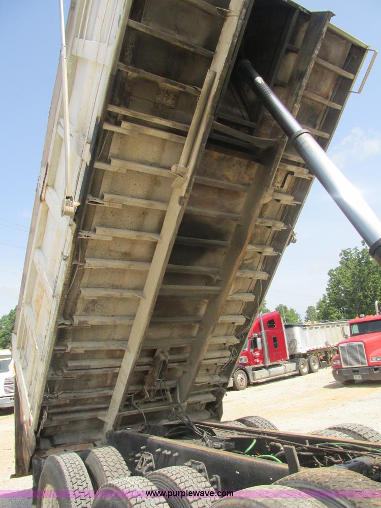 image for item BS9146 1999 Sterling L9511 dump truck