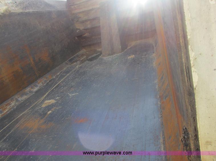 image for item BS9146 1999 Sterling L9511 dump truck