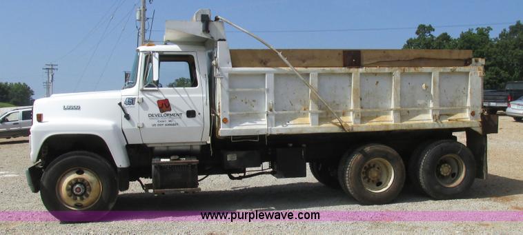 image for item BS9147 1994 Ford L9000 dump truck