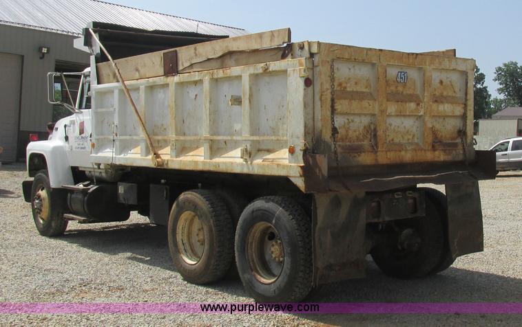 image for item BS9147 1994 Ford L9000 dump truck