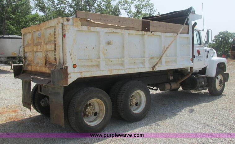 image for item BS9147 1994 Ford L9000 dump truck