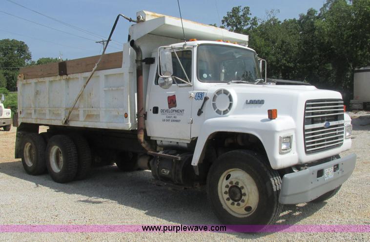 image for item BS9147 1994 Ford L9000 dump truck