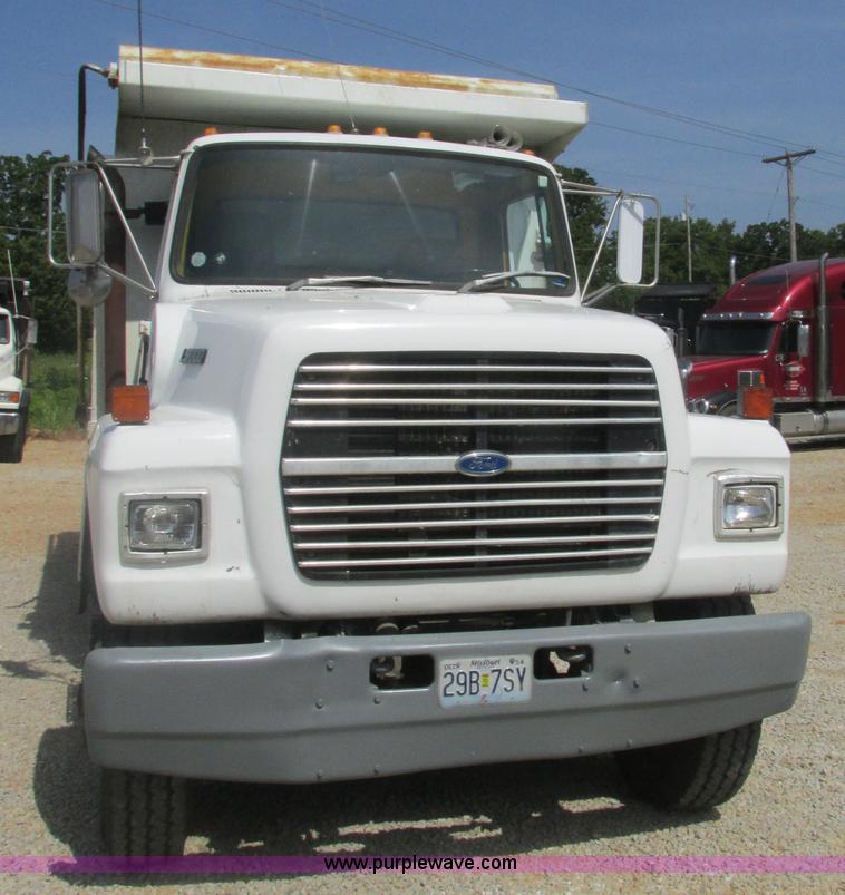 image for item BS9147 1994 Ford L9000 dump truck