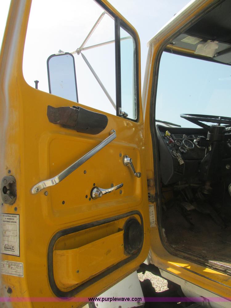 image for item BS9147 1994 Ford L9000 dump truck