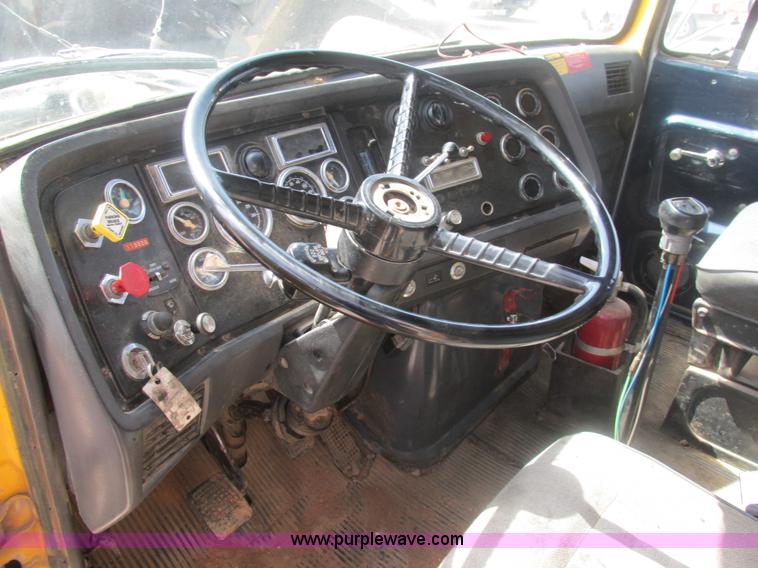 image for item BS9147 1994 Ford L9000 dump truck