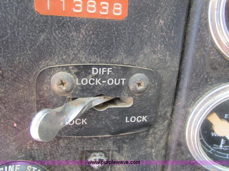 image for item BS9147 1994 Ford L9000 dump truck