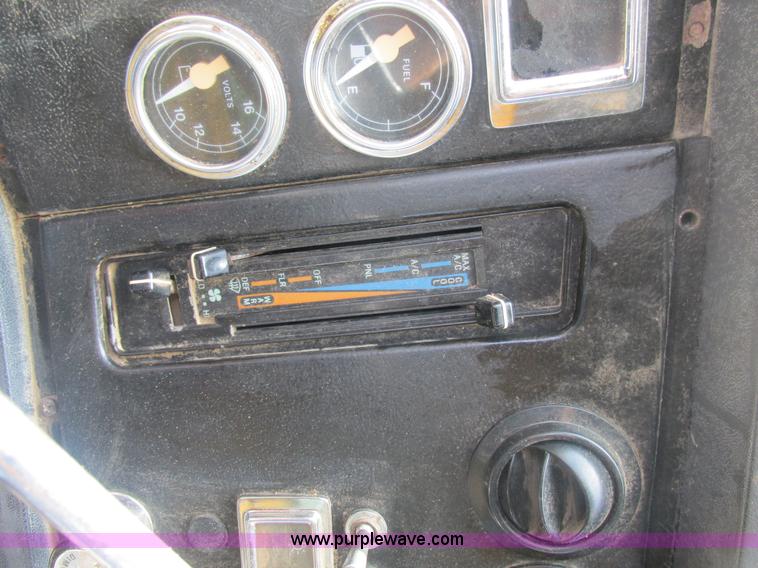 image for item BS9147 1994 Ford L9000 dump truck