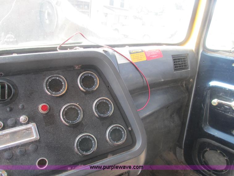 image for item BS9147 1994 Ford L9000 dump truck