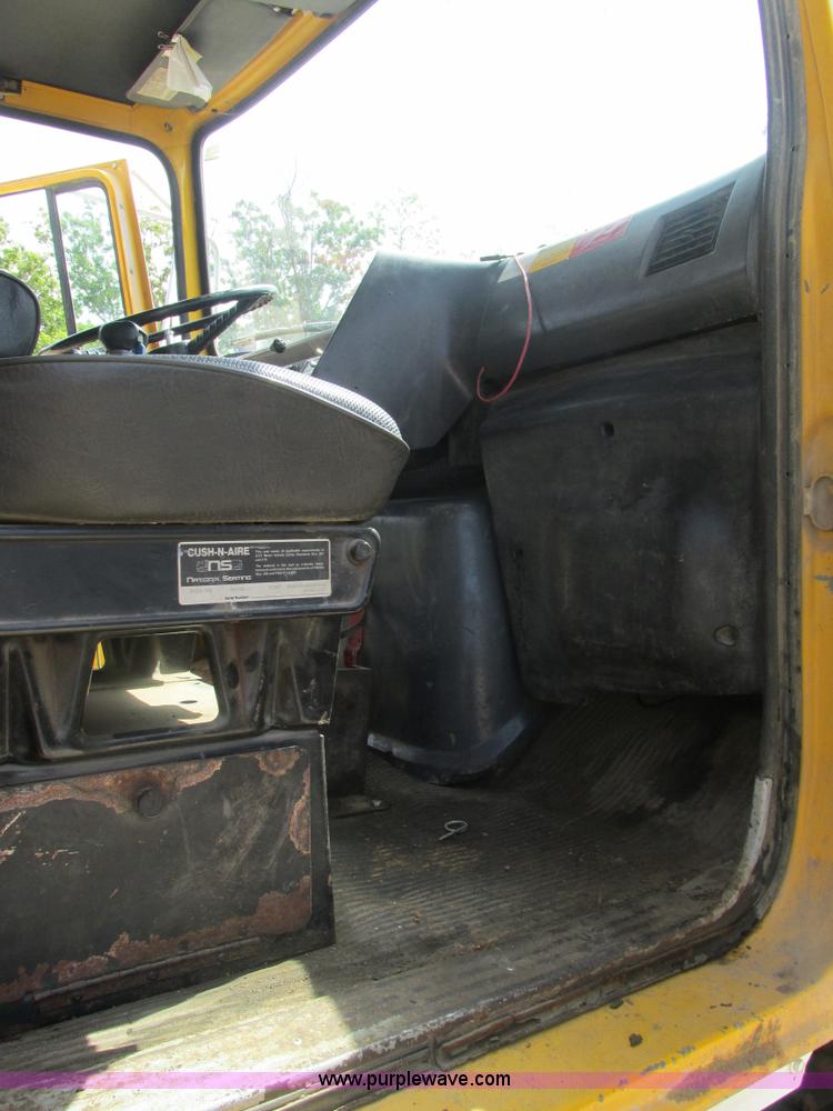 image for item BS9147 1994 Ford L9000 dump truck