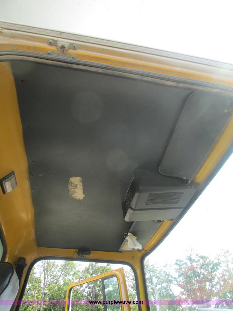 image for item BS9147 1994 Ford L9000 dump truck