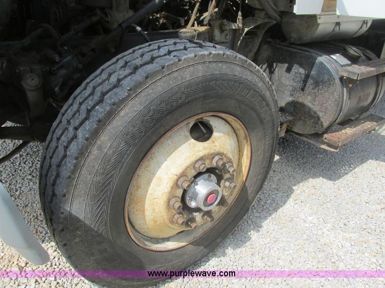 image for item BS9147 1994 Ford L9000 dump truck