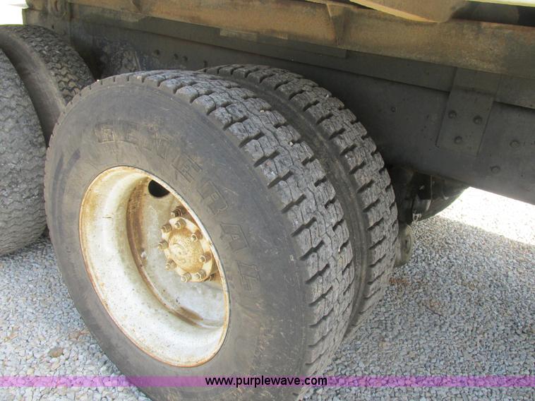 image for item BS9147 1994 Ford L9000 dump truck