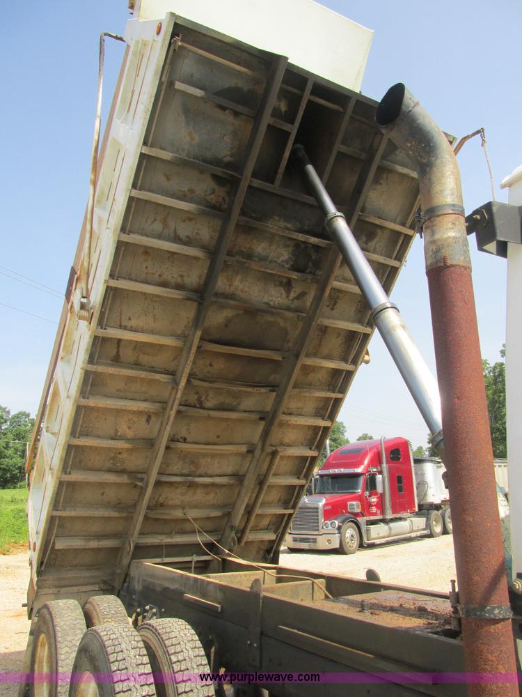 image for item BS9147 1994 Ford L9000 dump truck