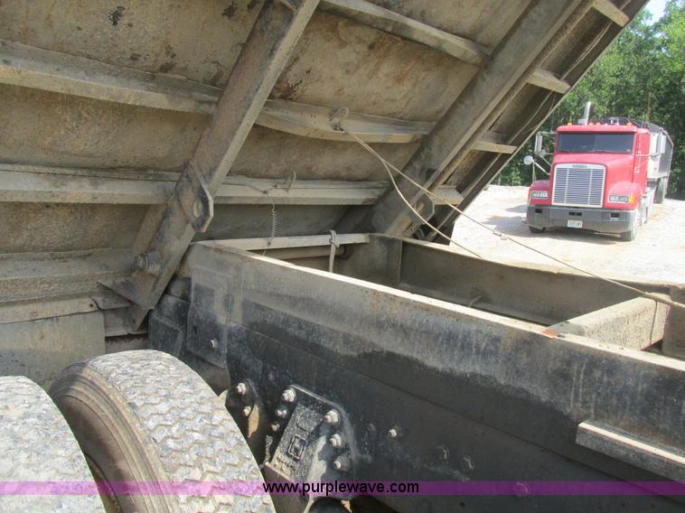 image for item BS9147 1994 Ford L9000 dump truck
