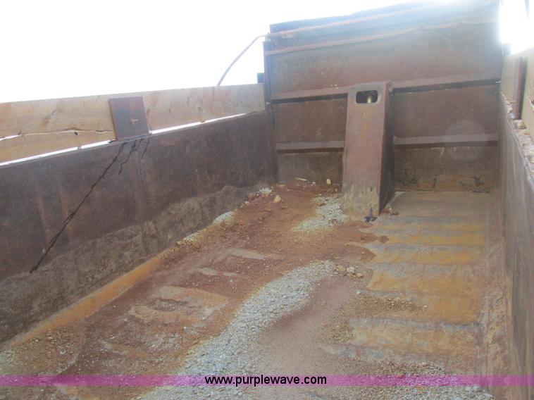 image for item BS9147 1994 Ford L9000 dump truck