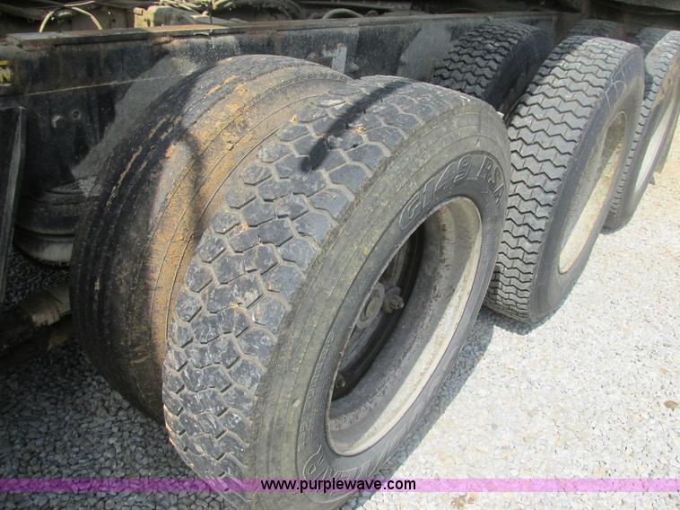 image for item BS9148 1999 Sterling L9511 dump truck