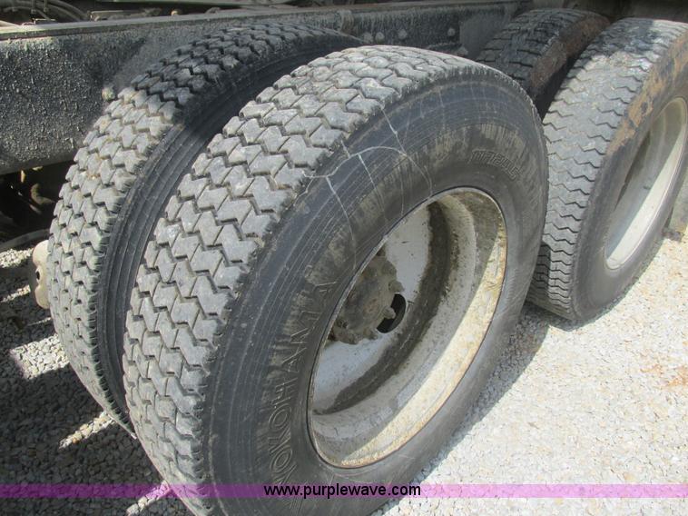 image for item BS9148 1999 Sterling L9511 dump truck