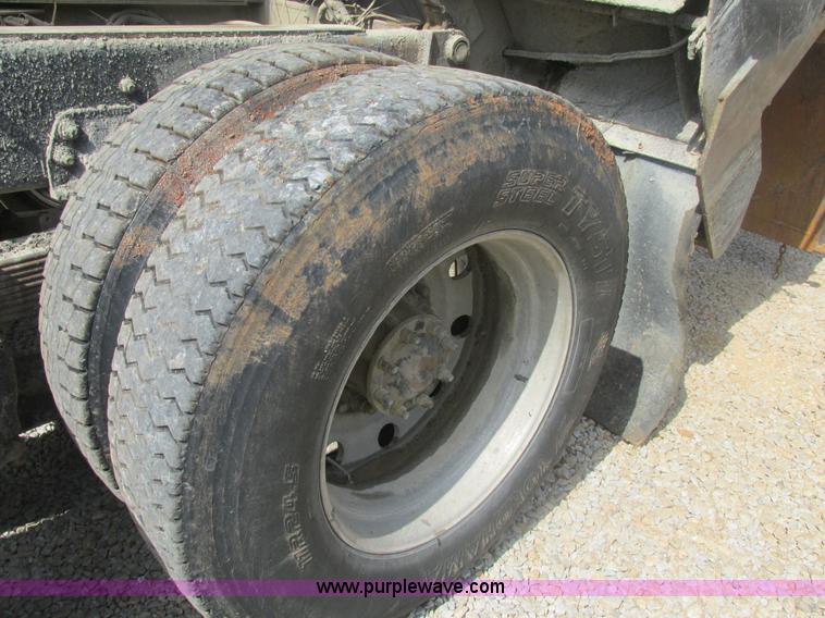 image for item BS9148 1999 Sterling L9511 dump truck