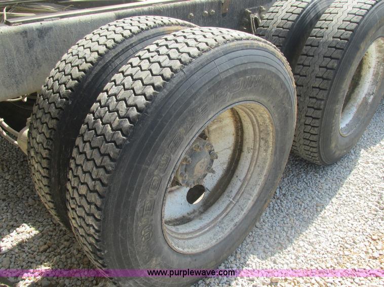 image for item BS9148 1999 Sterling L9511 dump truck