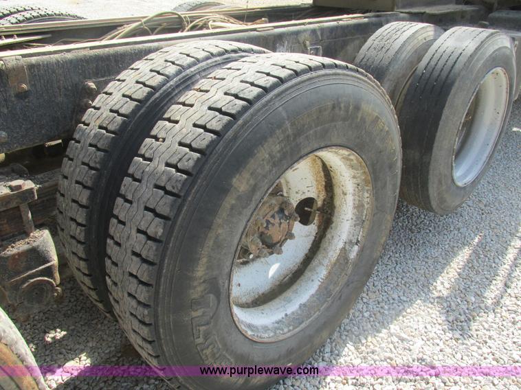 image for item BS9148 1999 Sterling L9511 dump truck