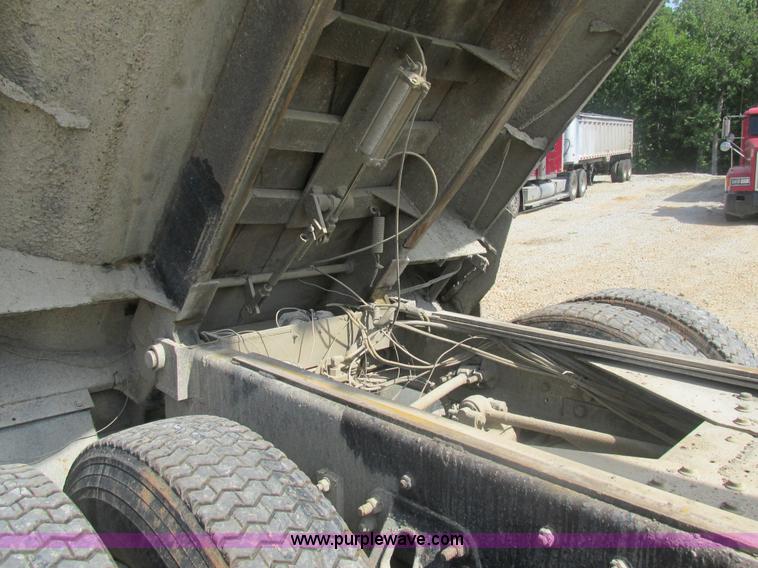 image for item BS9148 1999 Sterling L9511 dump truck