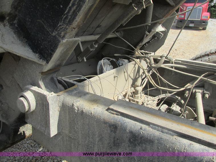 image for item BS9148 1999 Sterling L9511 dump truck