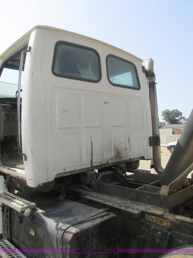 image for item BS9148 1999 Sterling L9511 dump truck