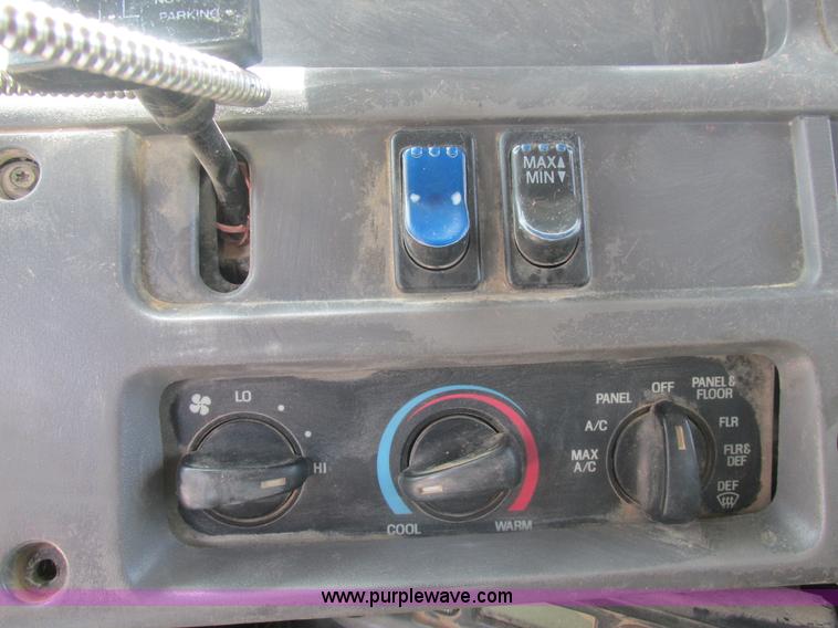 image for item BS9148 1999 Sterling L9511 dump truck