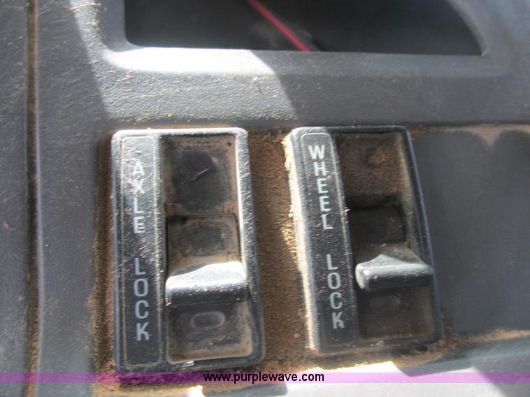 image for item BS9148 1999 Sterling L9511 dump truck