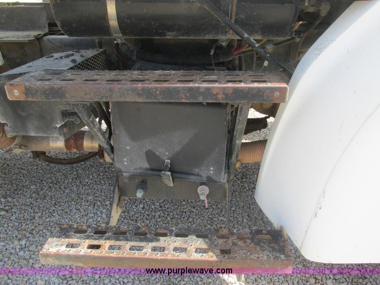 image for item BS9148 1999 Sterling L9511 dump truck