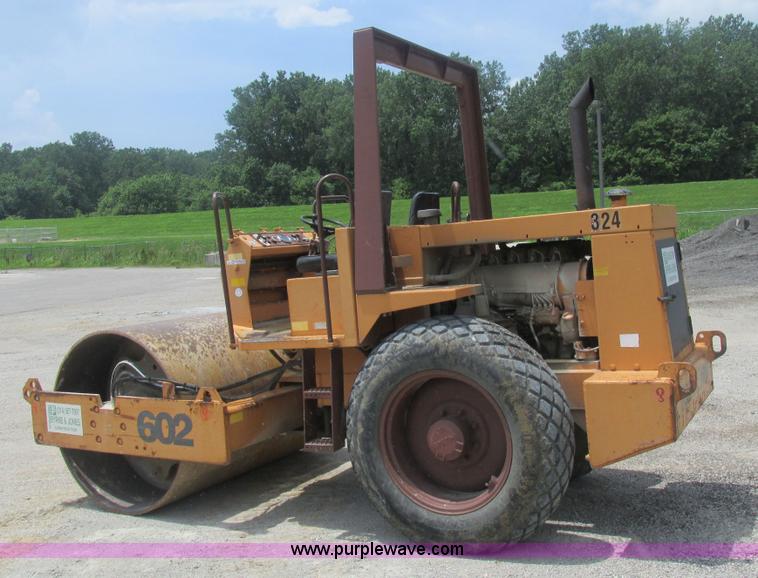 image for item BS9168 Case 602D smooth drum roller