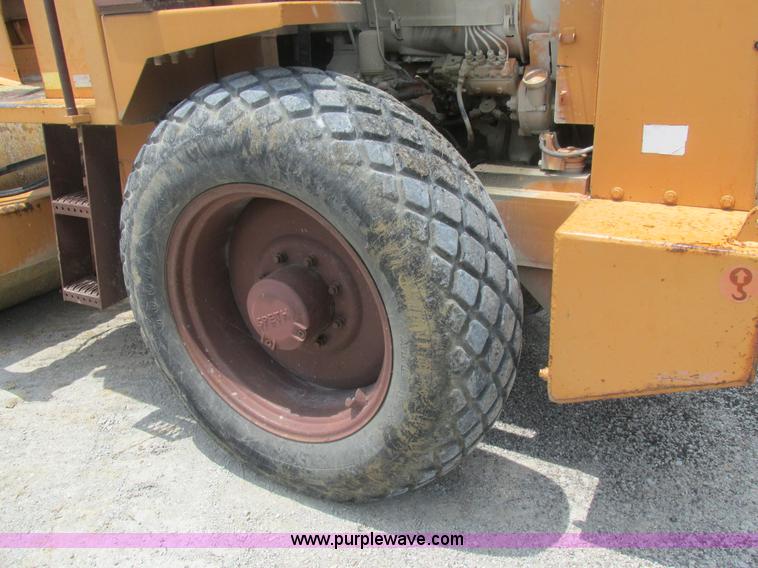 image for item BS9168 Case 602D smooth drum roller