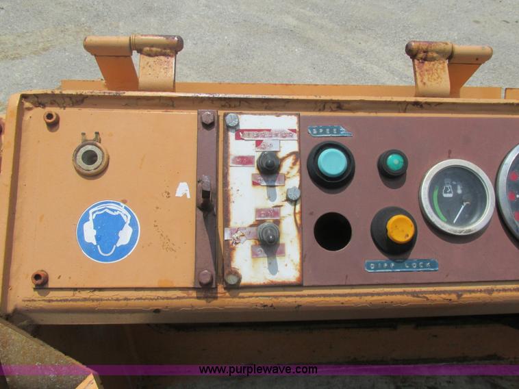 image for item BS9168 Case 602D smooth drum roller