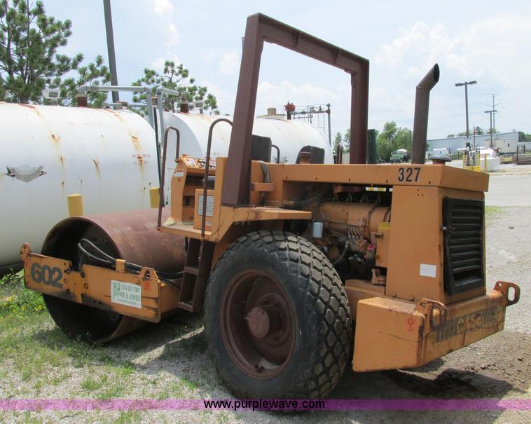 image for item BS9169 Case 602D smooth drum roller