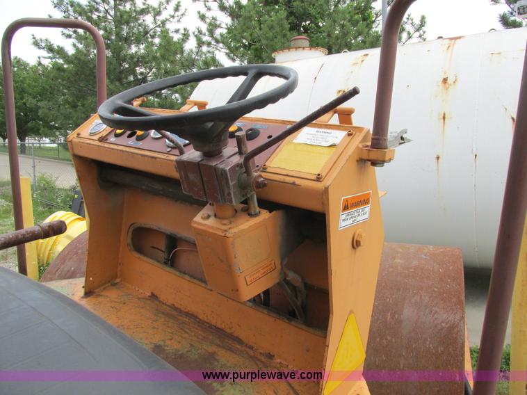 image for item BS9169 Case 602D smooth drum roller