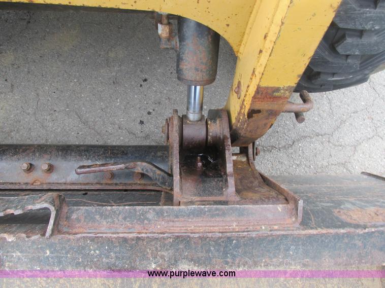 image for item BS9183 2005 Caterpillar 248B skid steer