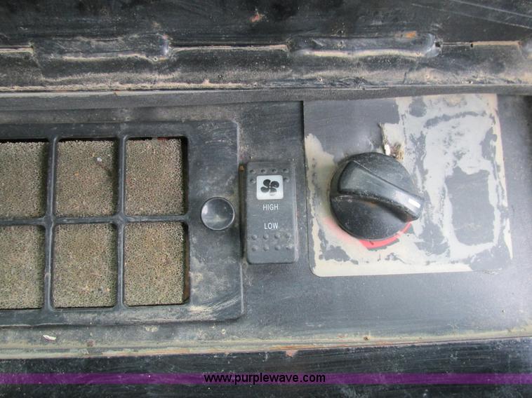 image for item BS9183 2005 Caterpillar 248B skid steer