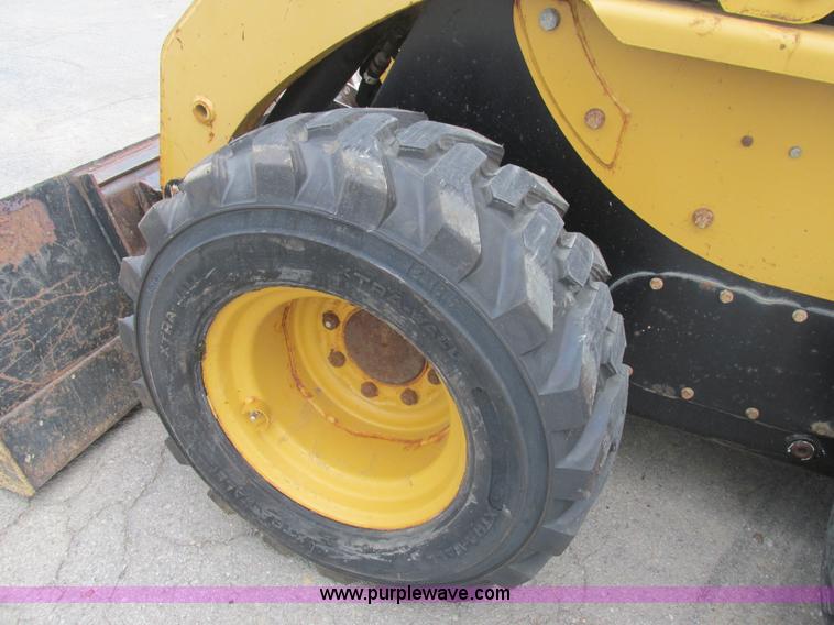 image for item BS9183 2005 Caterpillar 248B skid steer